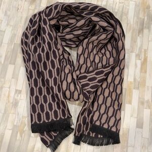 Elegant Black and Tan Geometric Scarf